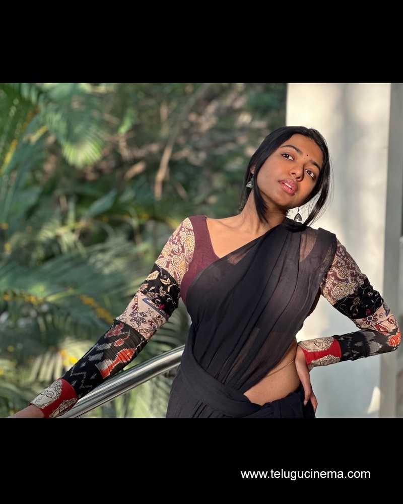 shivani stills 25042504