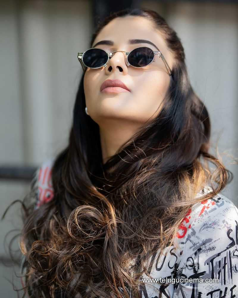 sreemukhi stills 05042509