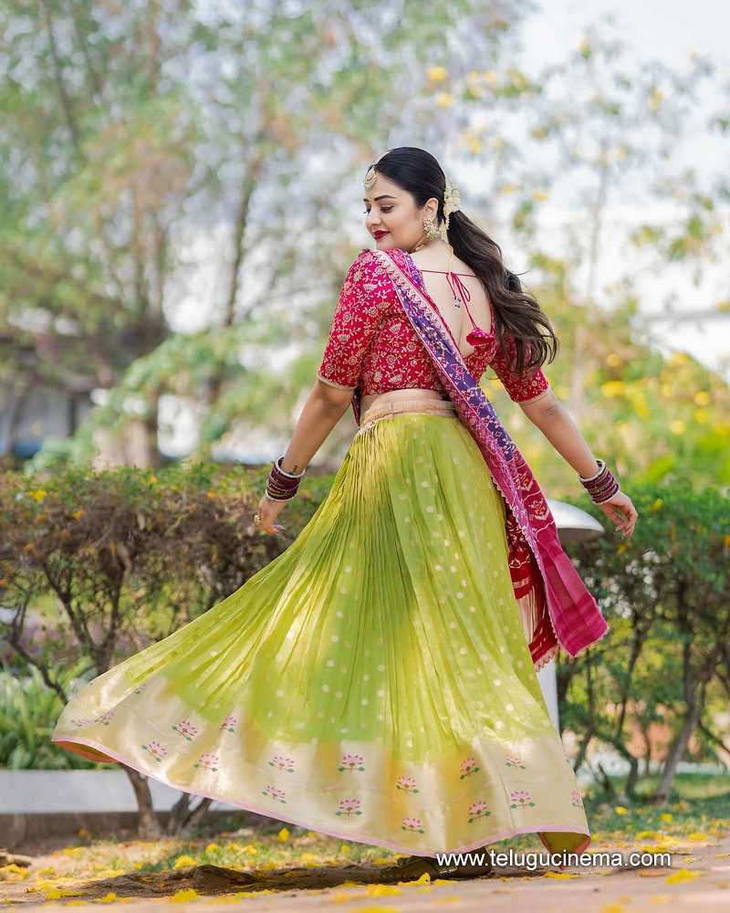 sreemukhi stills 14042506