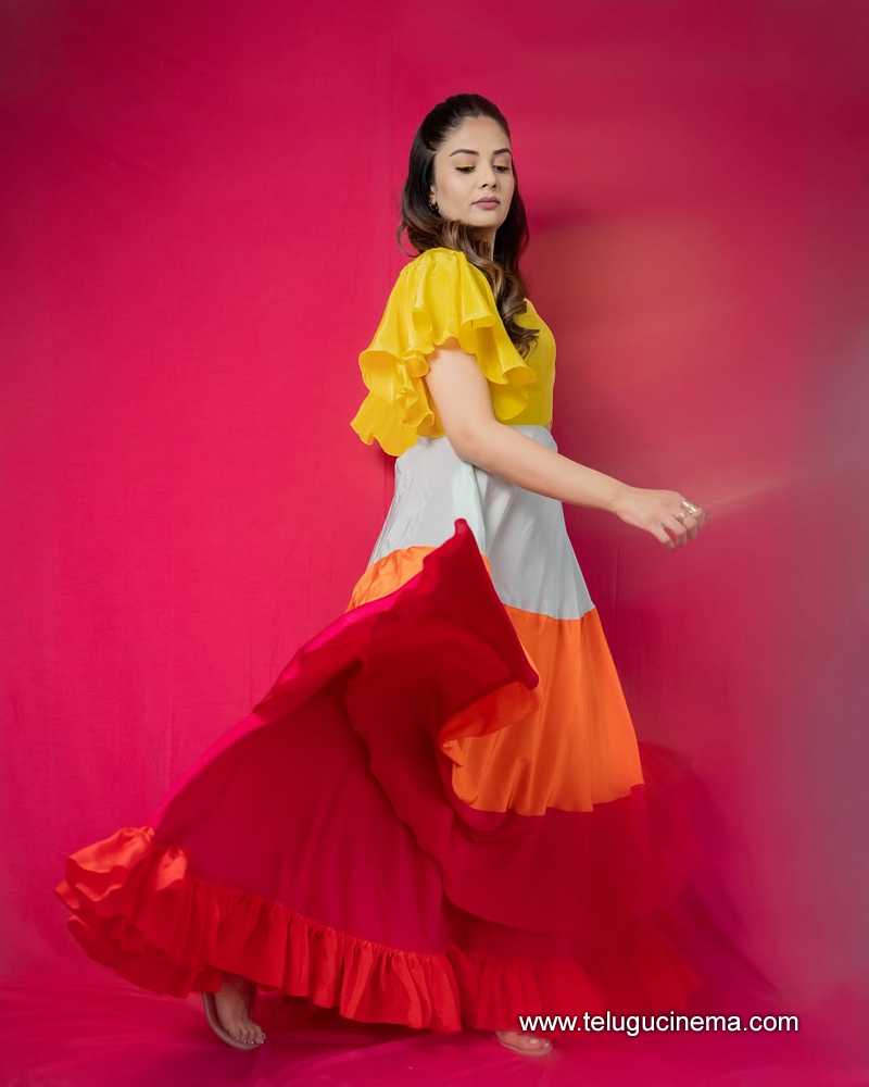 sreemukhi stills 22042503