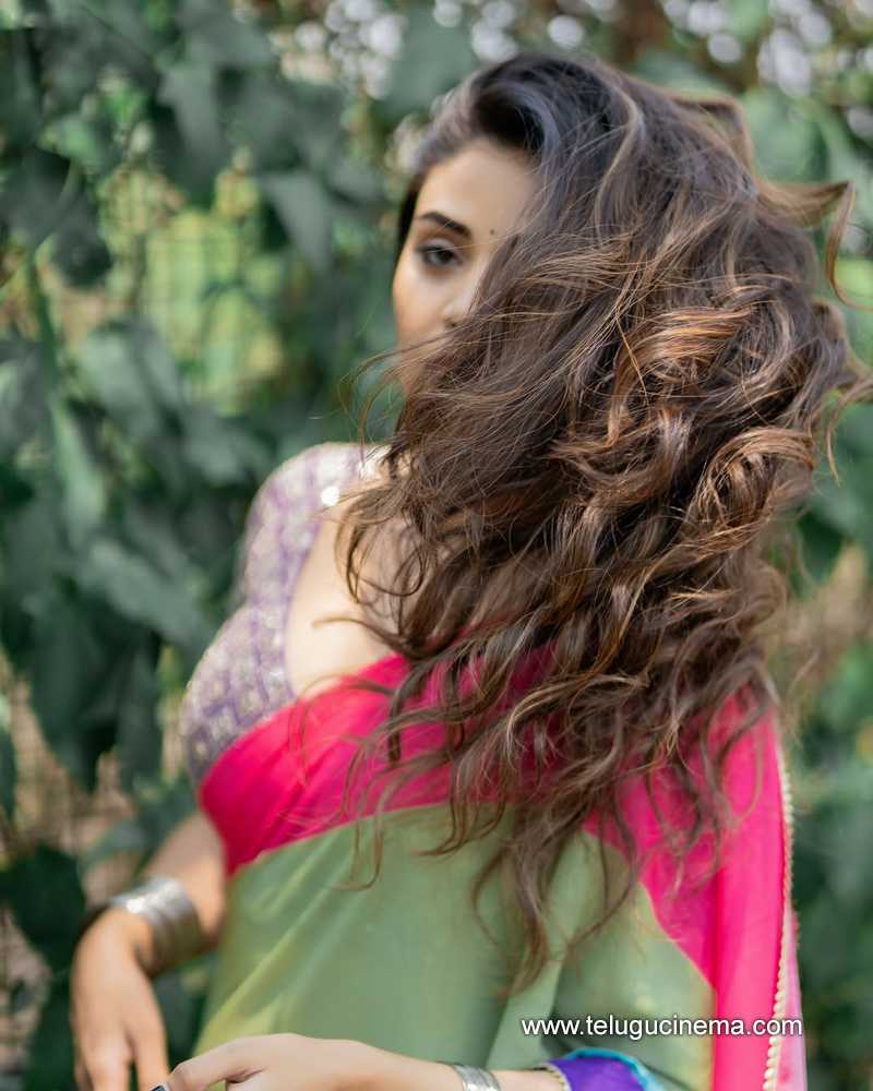 sreemukhi stills 26042508