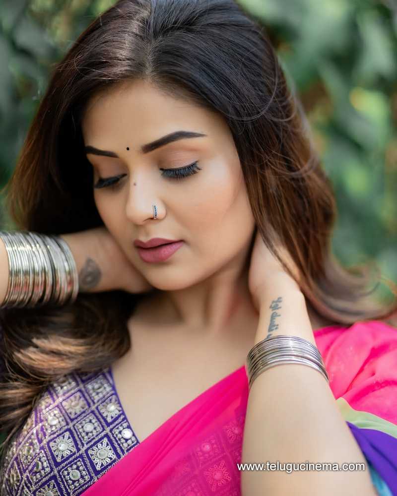 sreemukhi stills 26042513