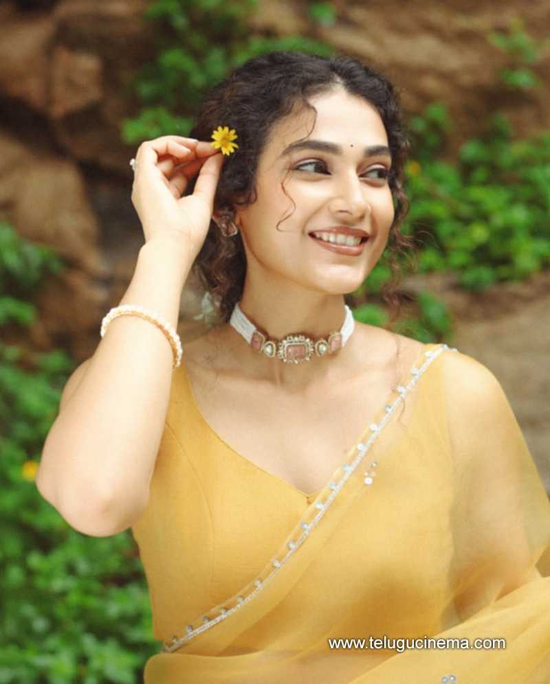 aakansha stills 280525 05