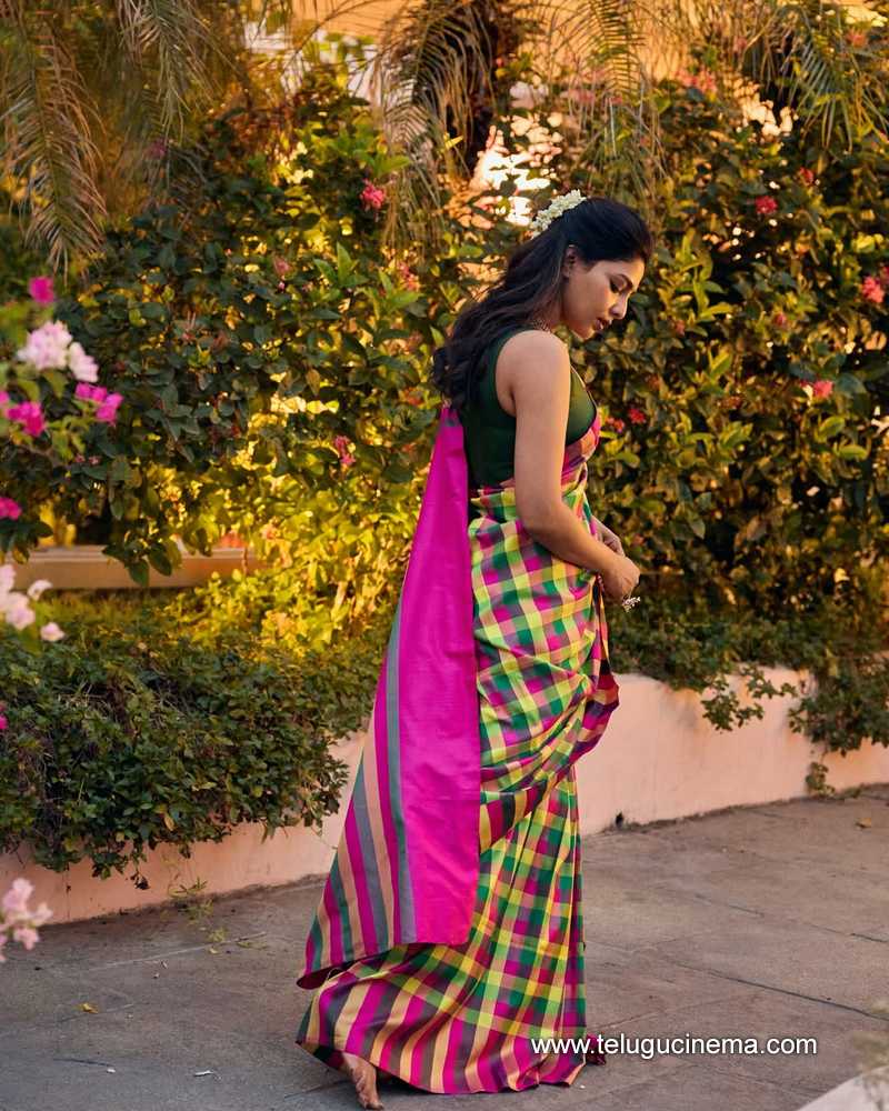 aishwarya stills 070525 04
