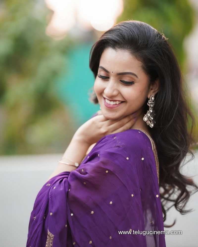 deepika stills 120525 03