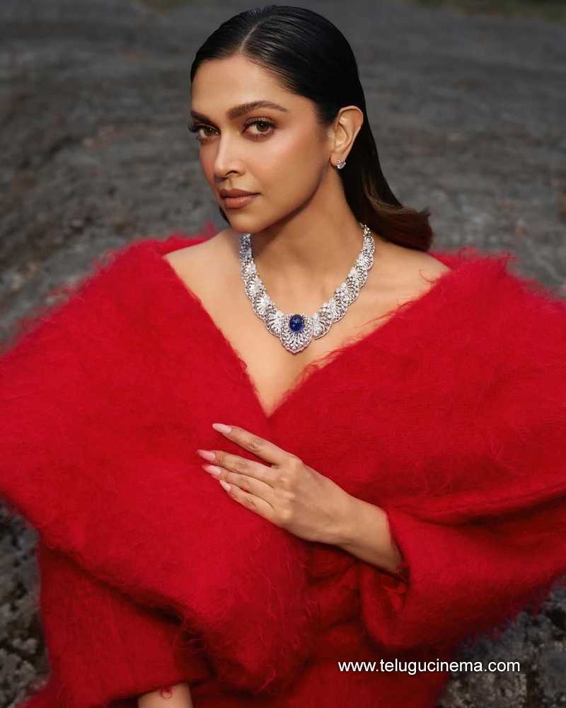 deepika stills 280525 03