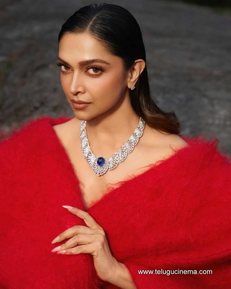 deepika stills 280525 05