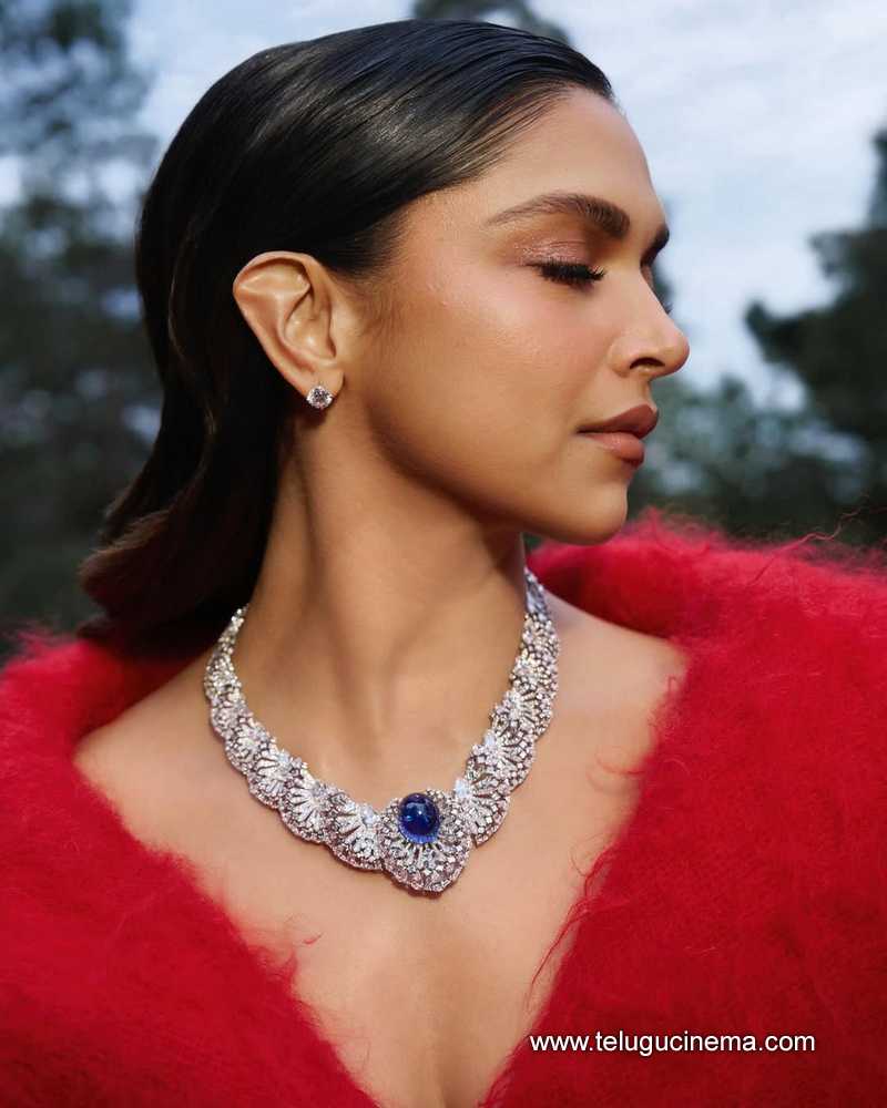deepika stills 280525 08