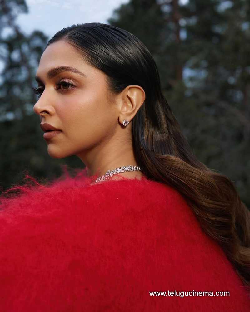 deepika stills 280525 09
