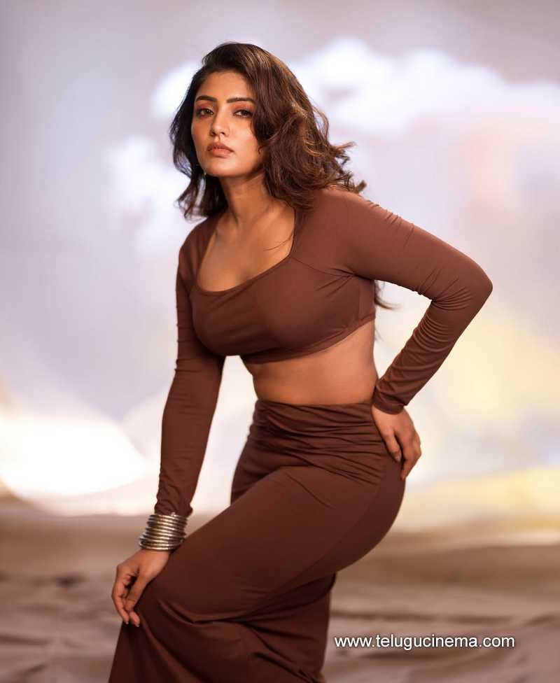 eesha stills 080525 02