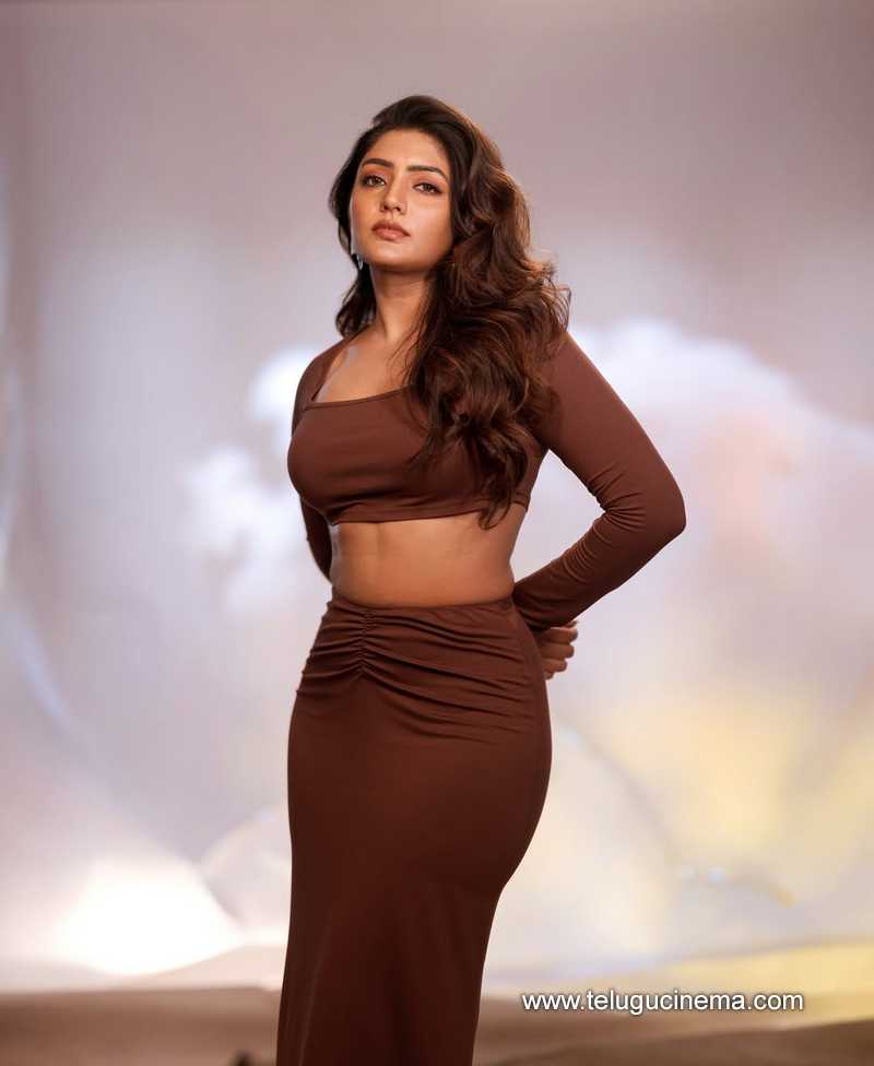 eesha stills 080525 04