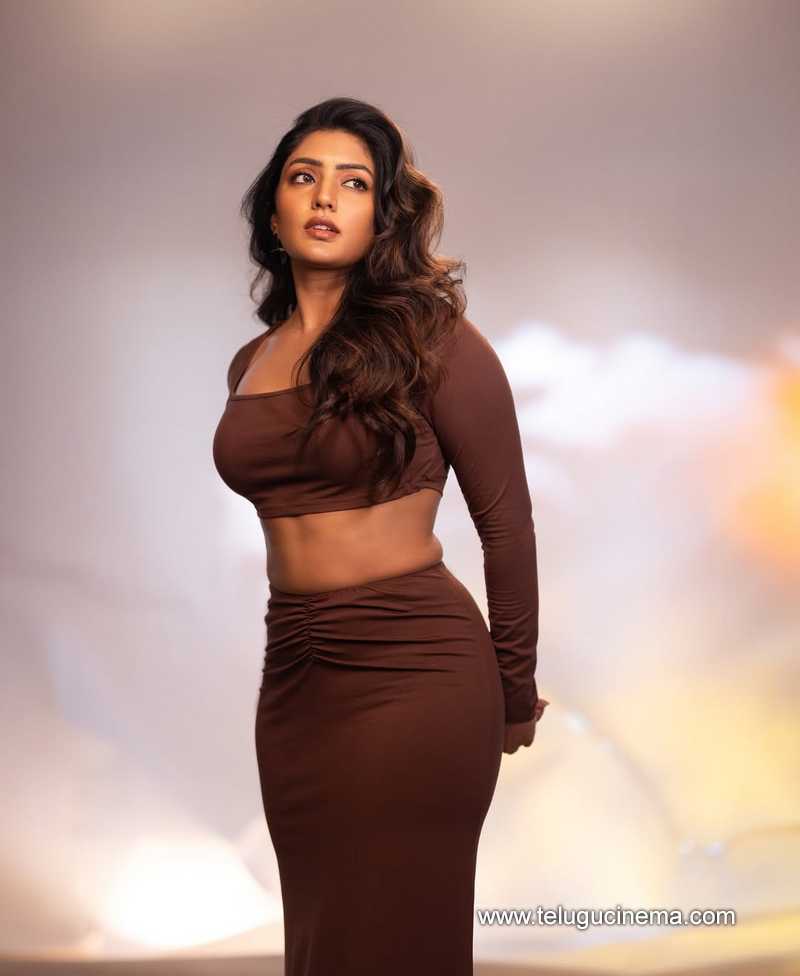 eesha stills 080525 06