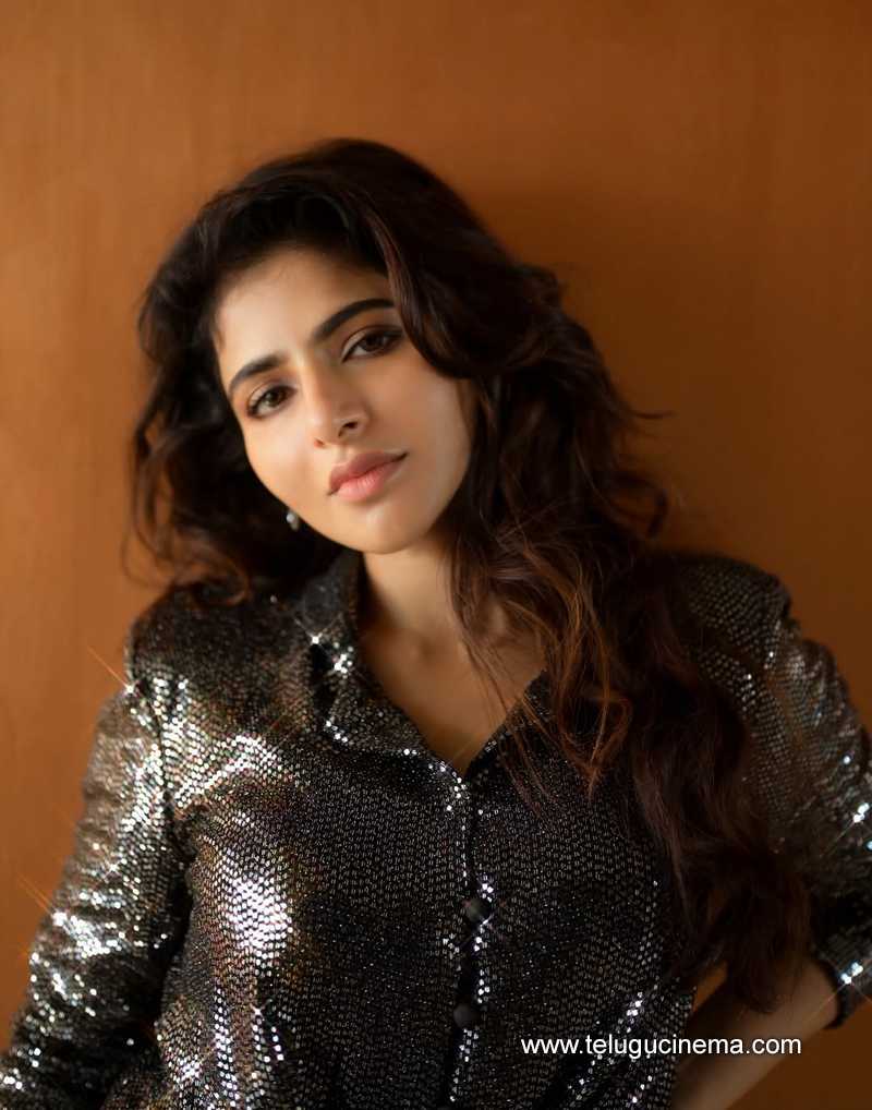 iswarya stills 080525 04