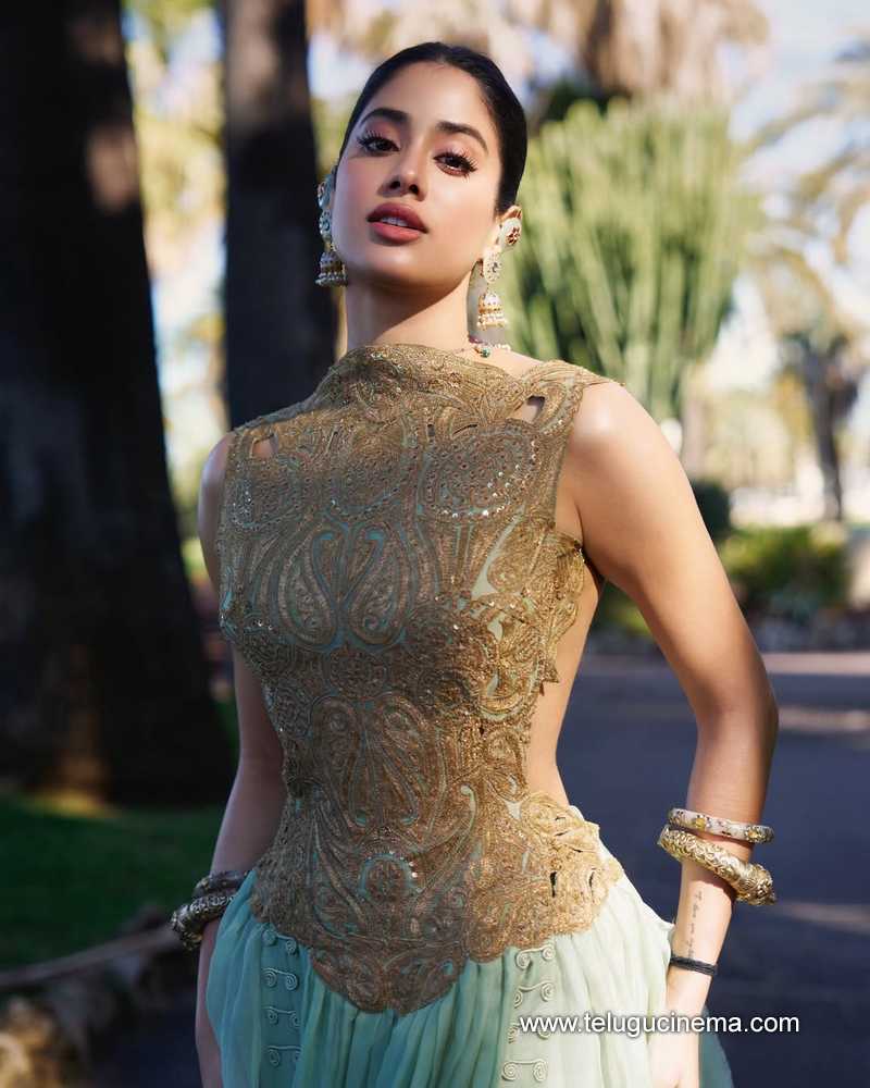 jahnvikapoor stills 200525 05