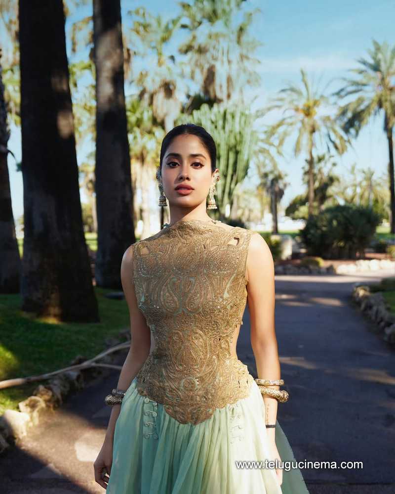 jahnvikapoor stills 200525 07 1