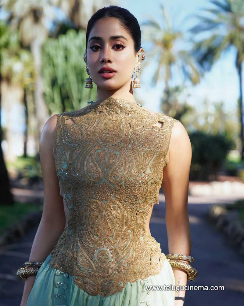 jahnvikapoor stills 200525 08