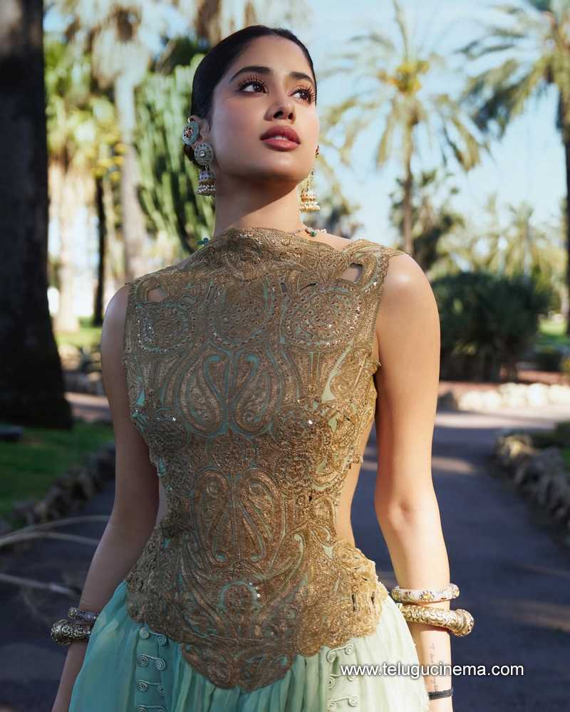 jahnvikapoor stills 200525 12