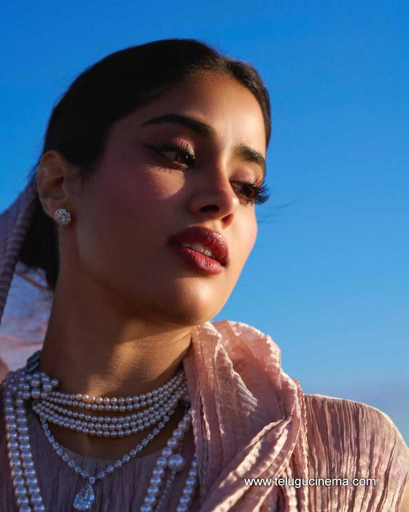 janhvi stills 200525 10
