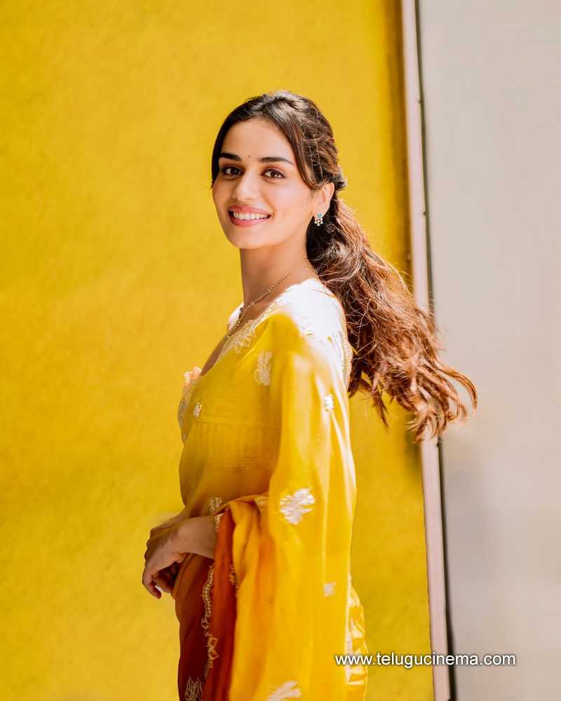 manushi stills 060525 03