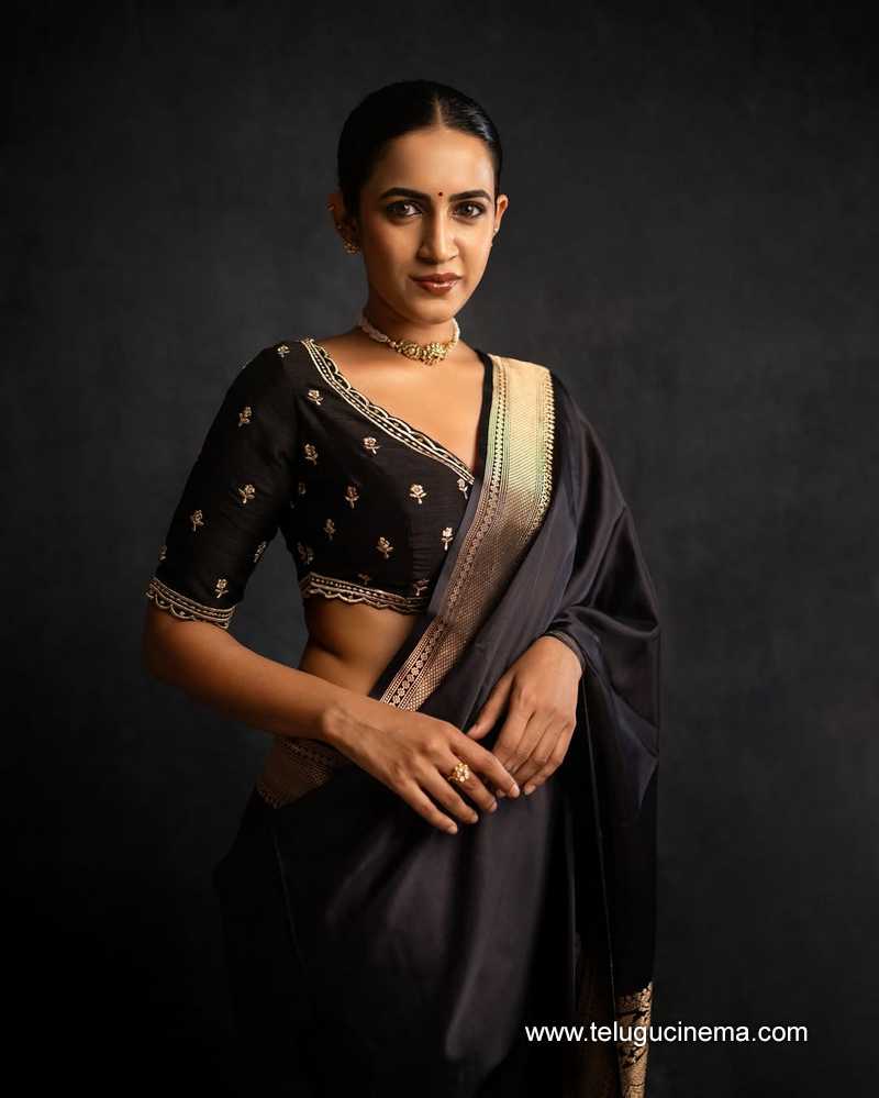 niharika stills 080525 02