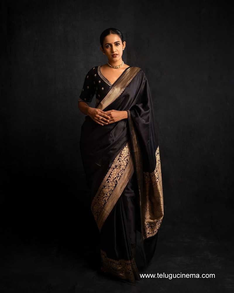niharika stills 080525 04