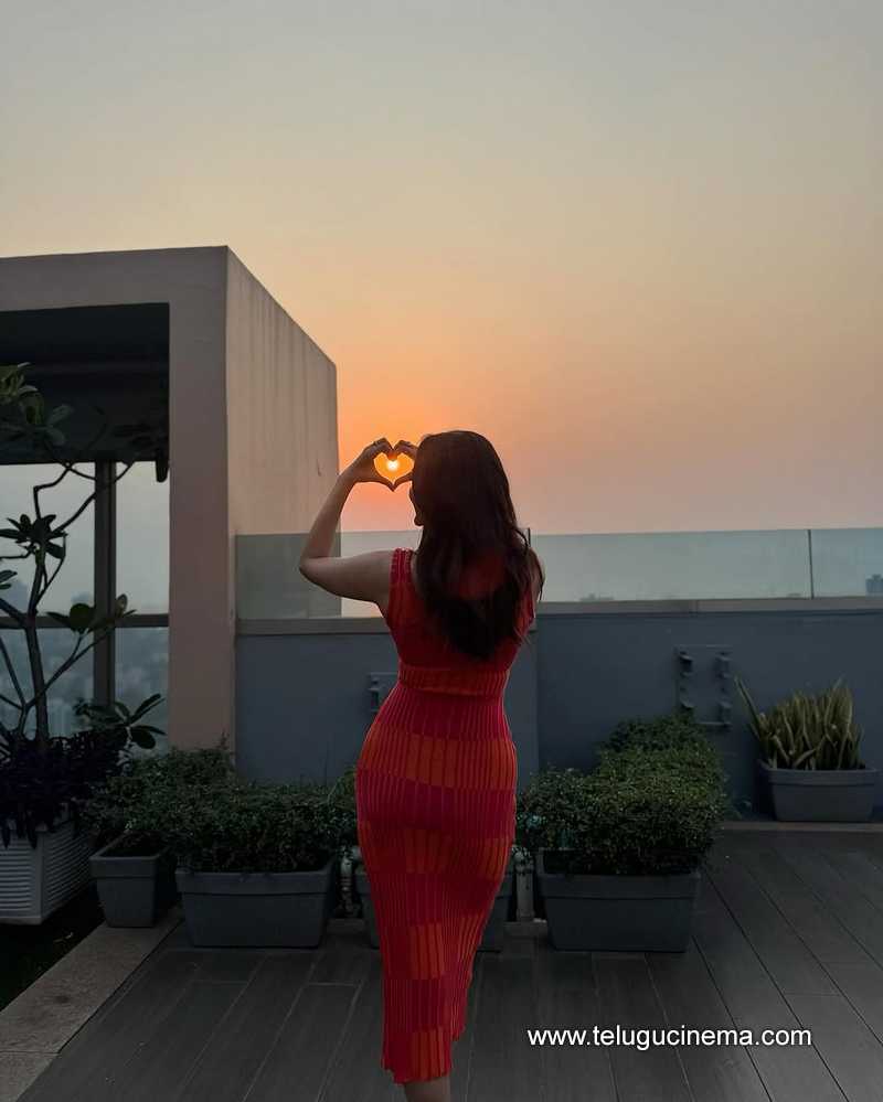 pragya stills 02052503