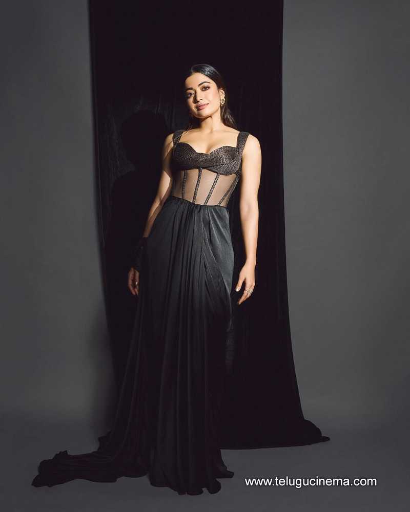 rashmika stills 200525 04