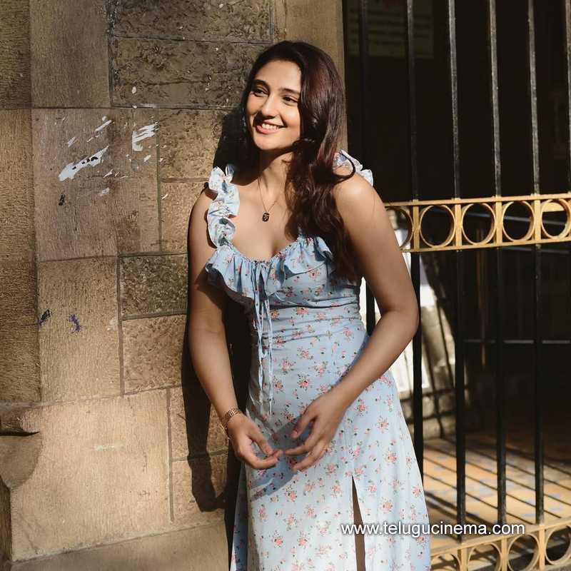 ritika stills 140525 02