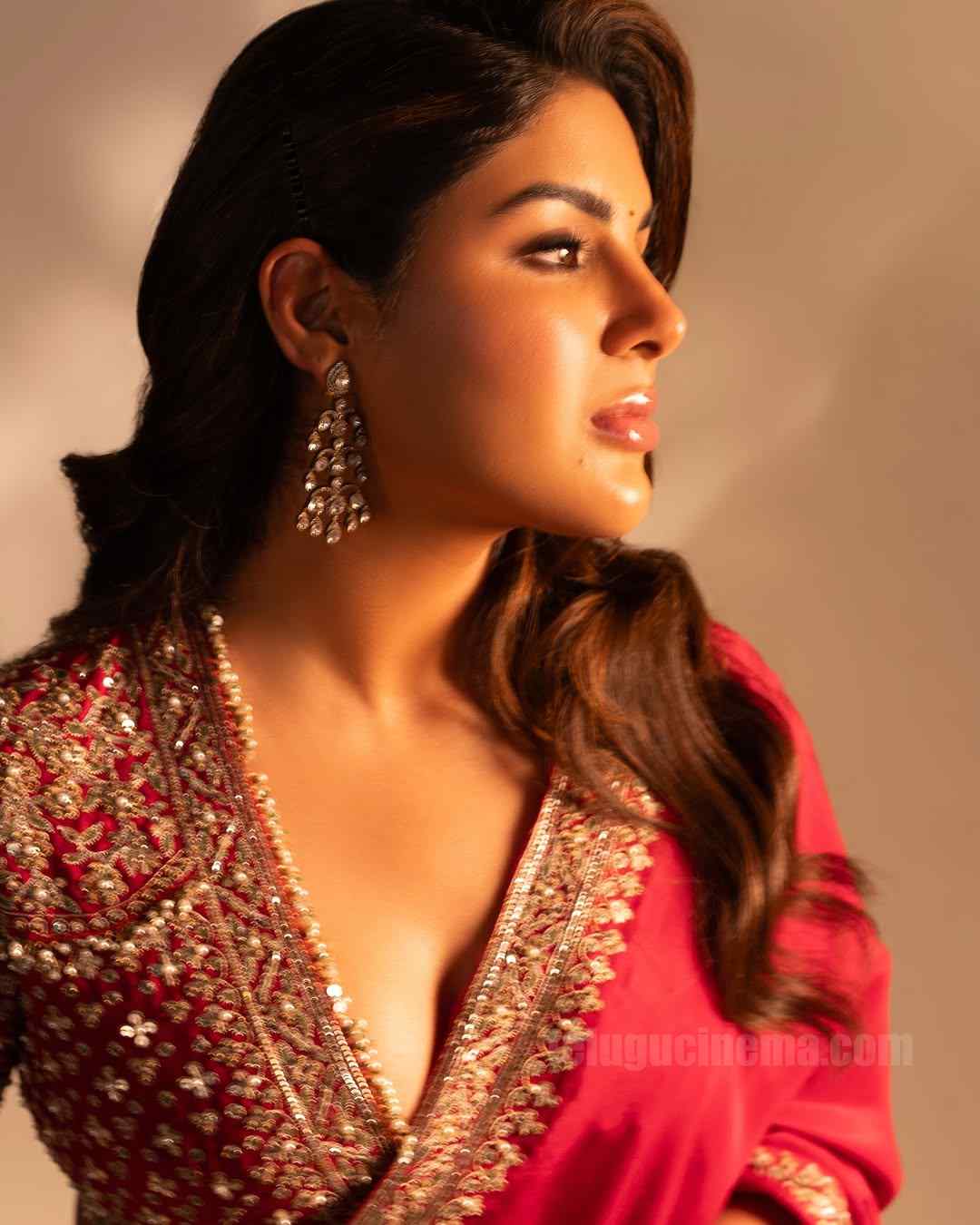 Samyuktha in red saree