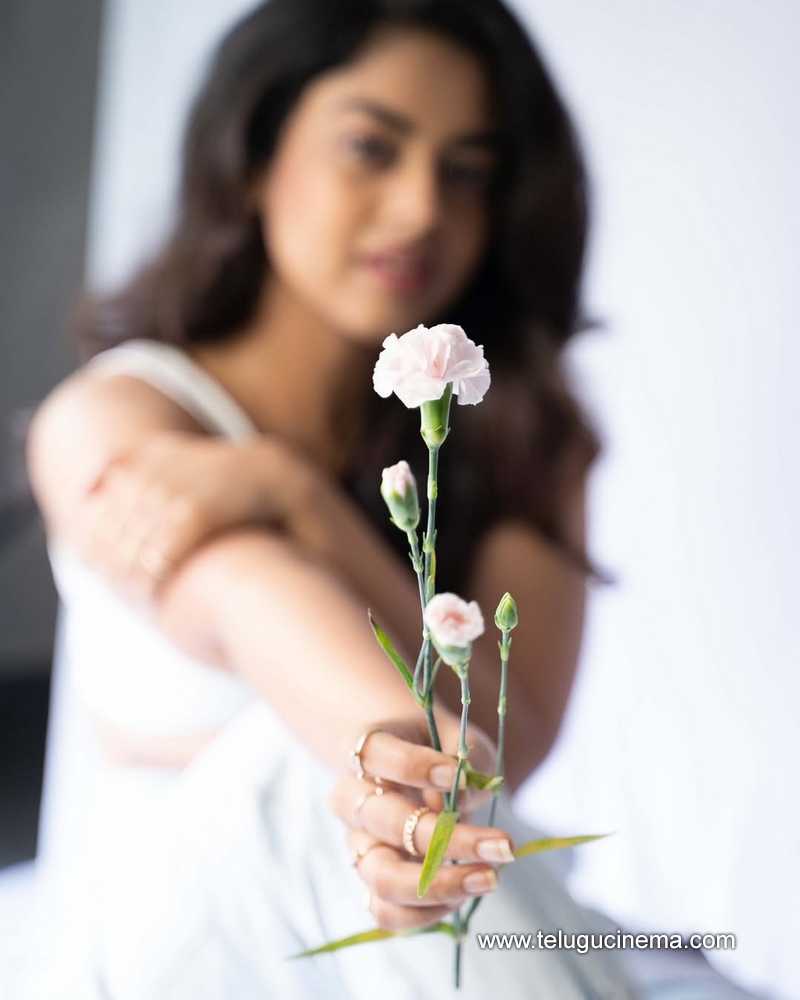 siddhi stills 090525 05