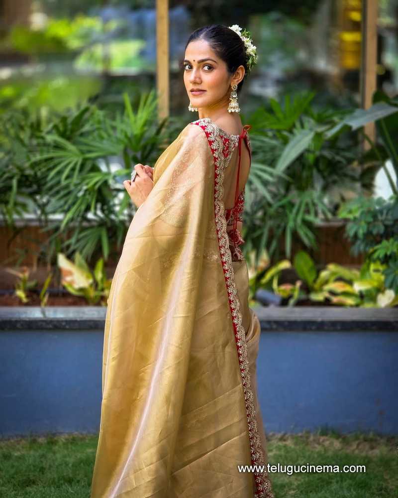 simran stills 150525 02