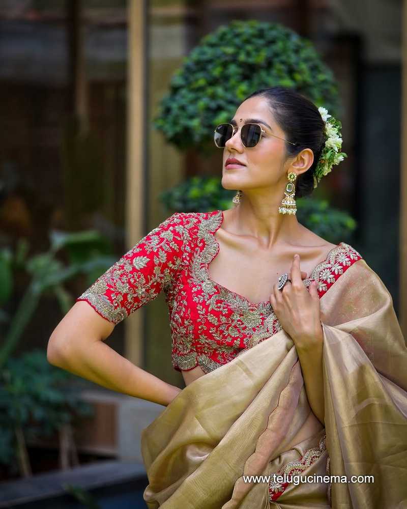 simran stills 150525 06