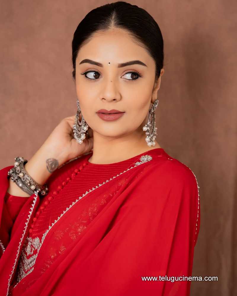 sreemukhi stills 300525 02