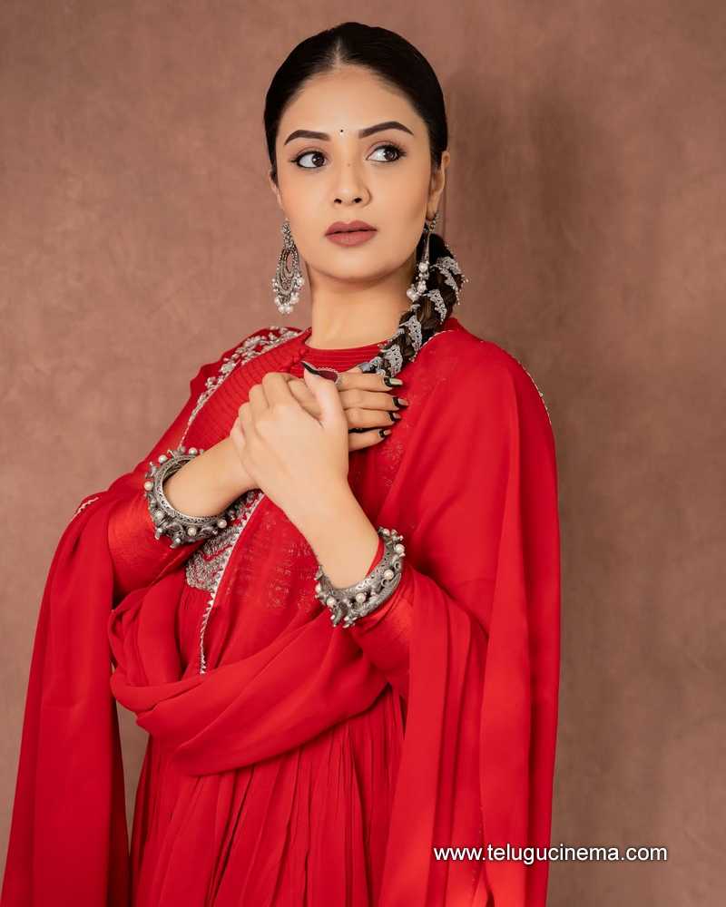 sreemukhi stills 300525 07