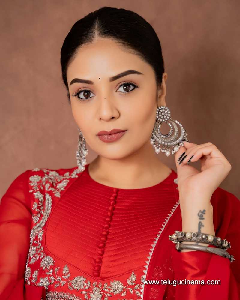 sreemukhi stills 300525 08