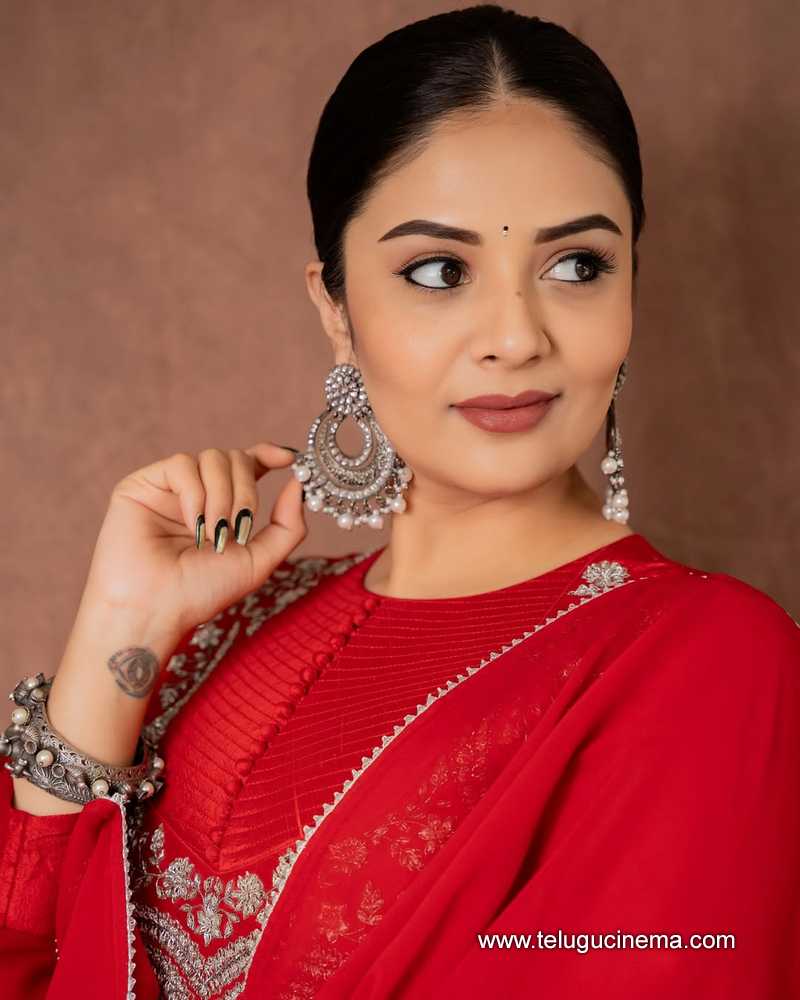 sreemukhi stills 300525 09