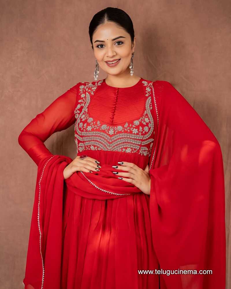 sreemukhi stills 300525 12