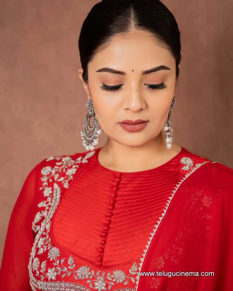 sreemukhi stills 300525 13