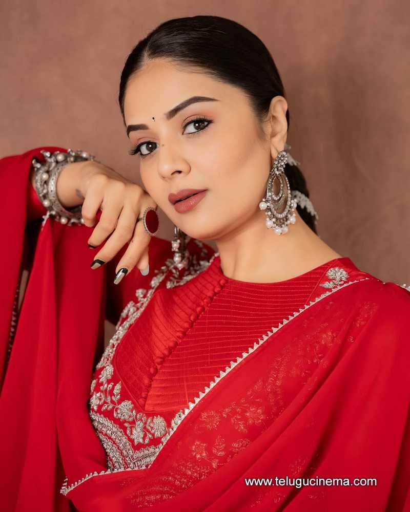 sreemukhi stills 300525 14