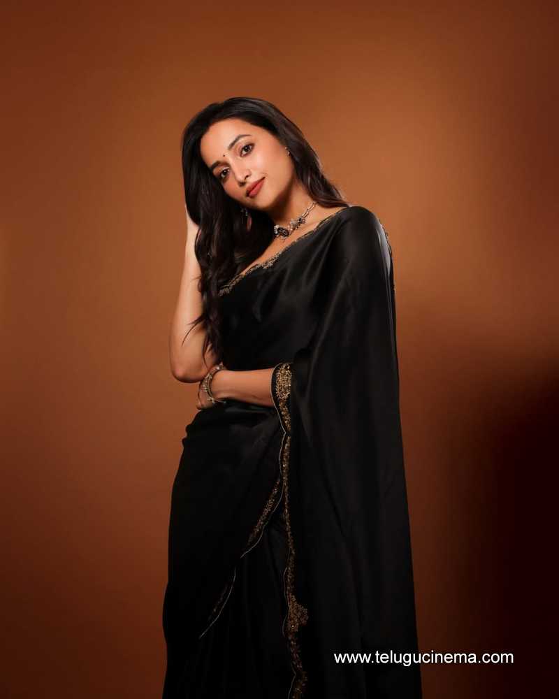 srinidhi stills 070525 02