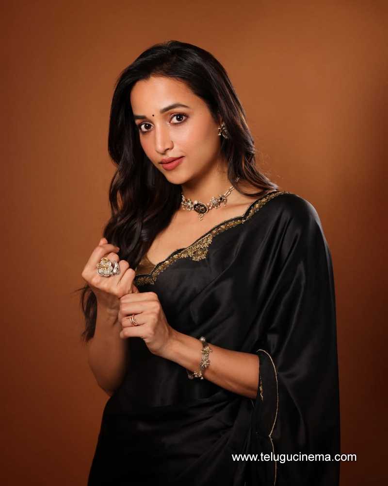srinidhi stills 070525 06