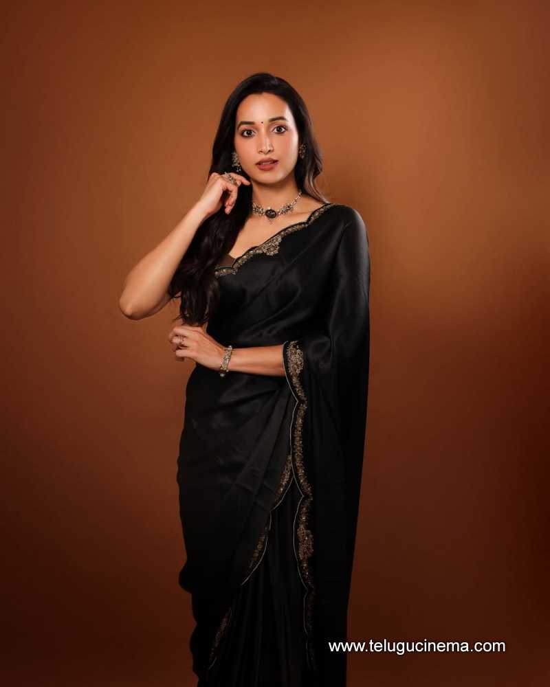 srinidhi stills 070525 07