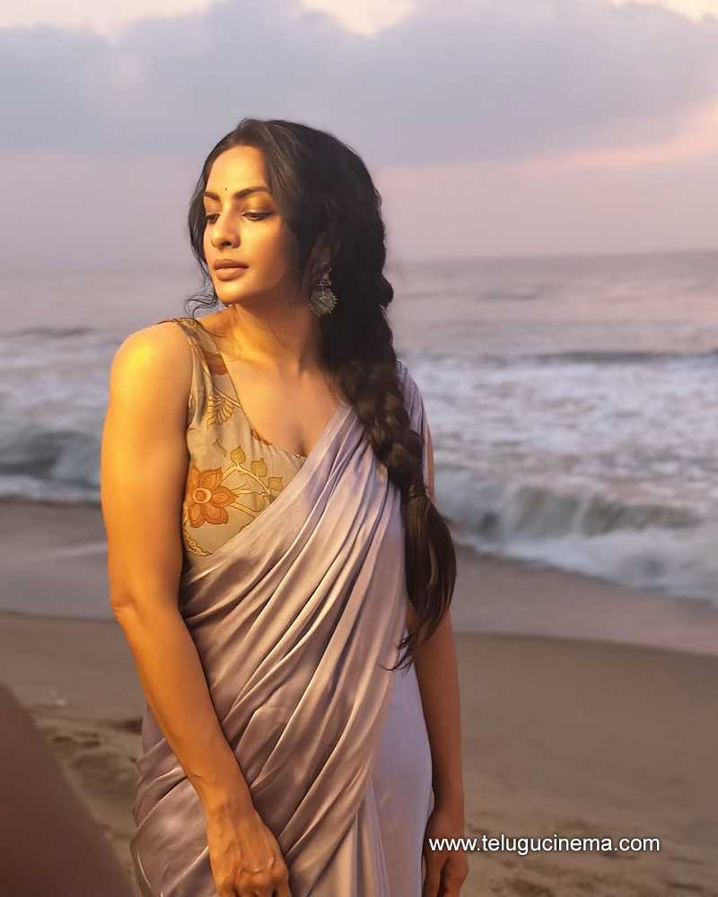 sriyareddy stills 170525 02