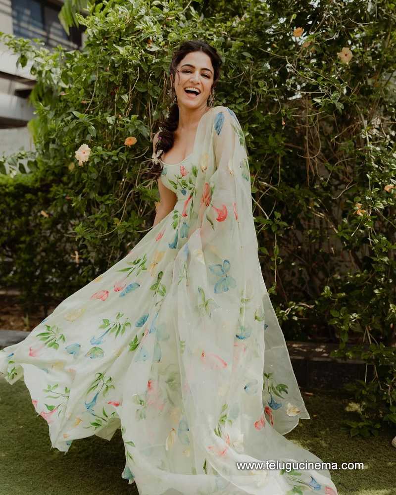 wamiqa stills 120525 02