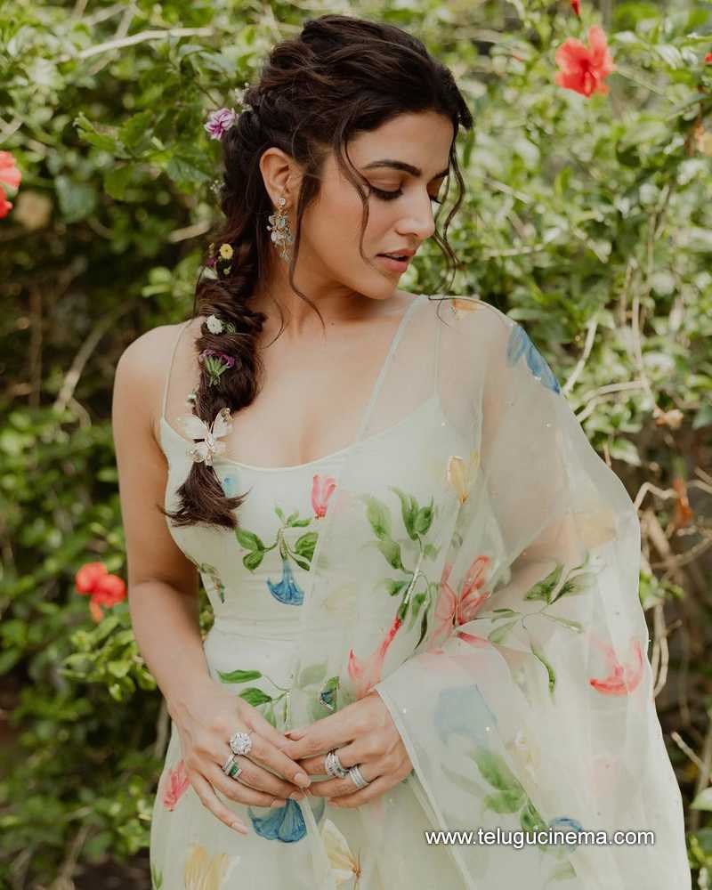 wamiqa stills 120525 06