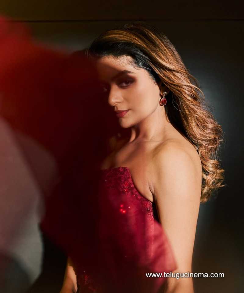 aditi stills 170625 03