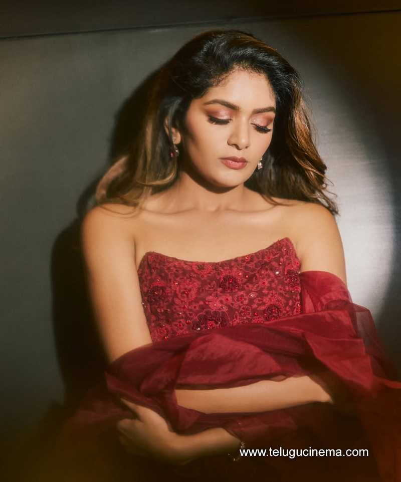 aditi stills 170625 07