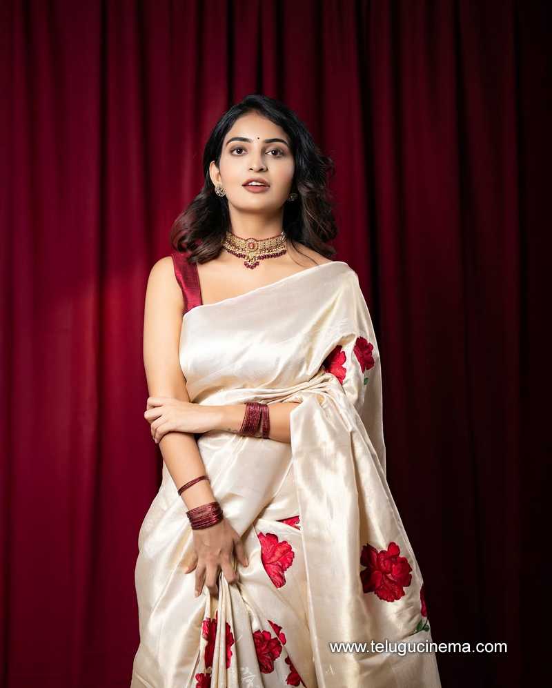 ananya stills 210625 03