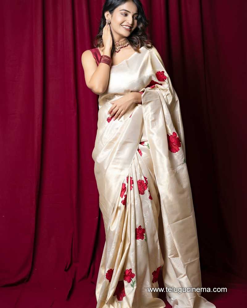 ananya stills 210625 06