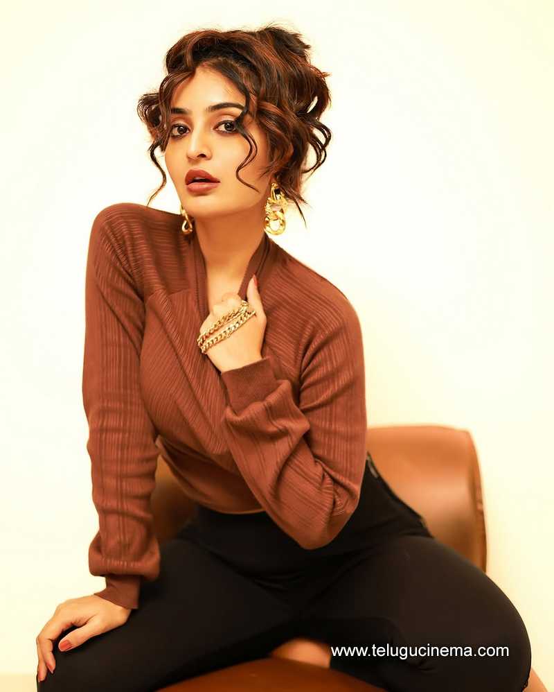 ananya stlls 300625 03